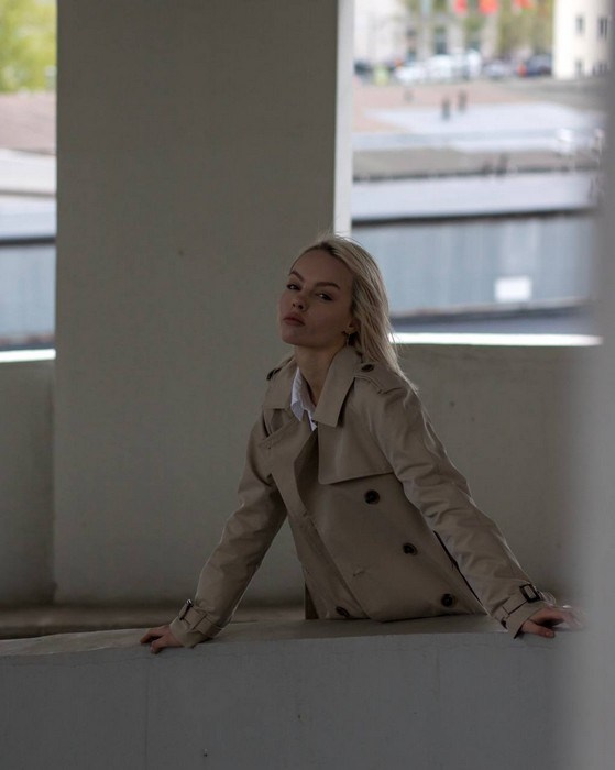 Фотосъёмка на паркинге — кинематографичные кадры с неоновой подсветкой