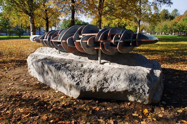 Тишина или большие деревья /СПб/Сад Нева/2013. Художник — скульптор Антонина Фатхуллина