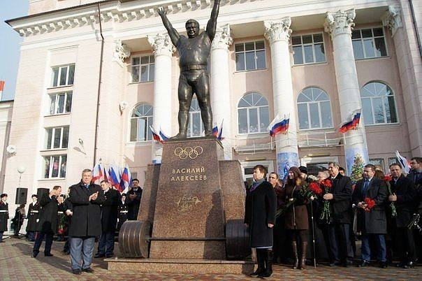 Альбом памятников и мемориалов. Автор Лындин Дмитрий Васильевич. Лындин Дмитрий Васильевич — официальный сайт скульптора