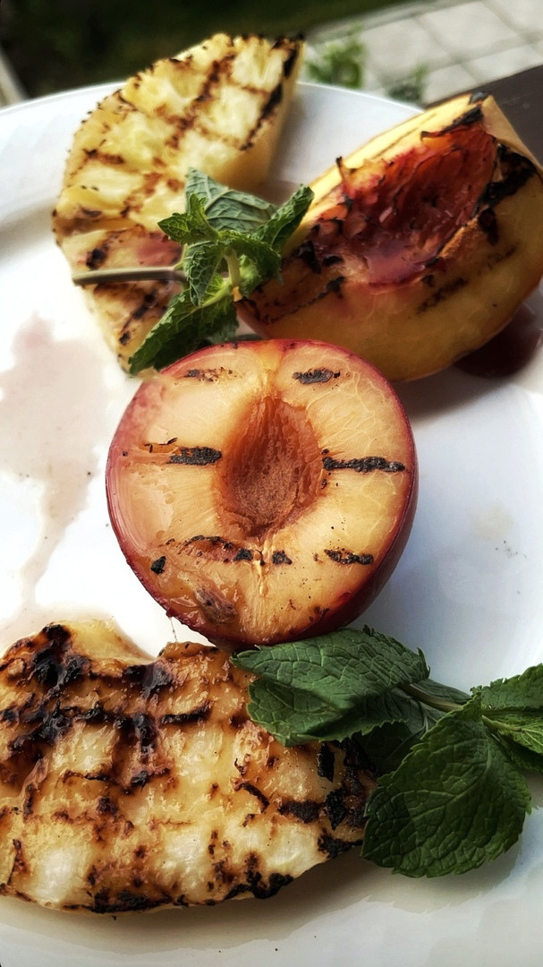 Фрукты на гриле. Свадебная площадка РАНЧО