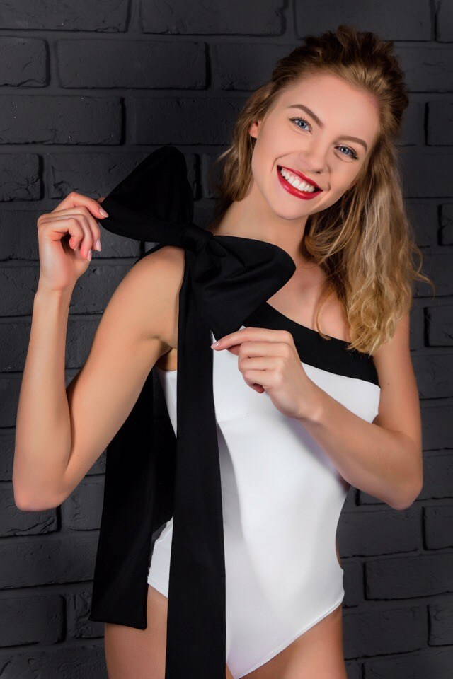 Съемка купальники Марии Камаевой в студии. Фотограф Екатеринбург Кокшарова Александра