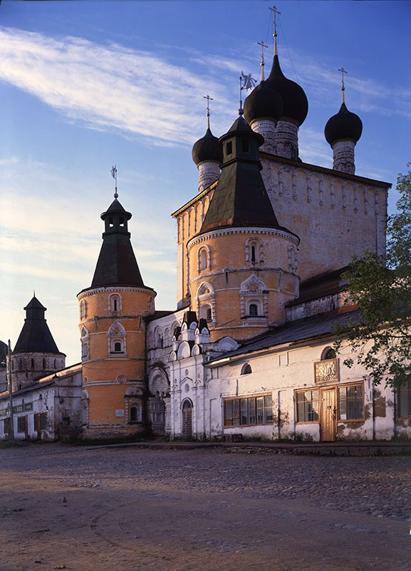 Сретенская надвратная церковь. Борисоглебский м-рь