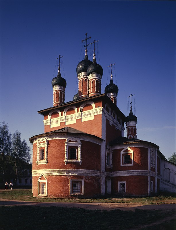 Церковь Смоленской иконы Божьей матери, 1689-1700. Богоявленский монастырь