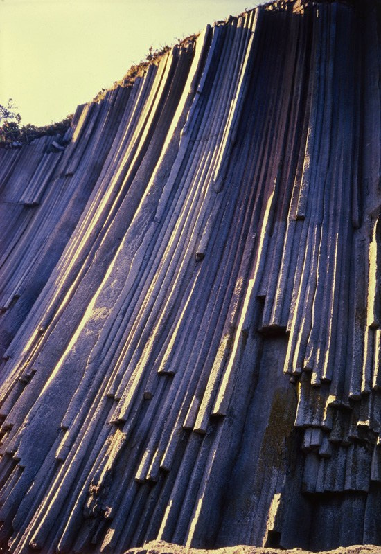 Столбчатые породы на мысе Столбчатый
