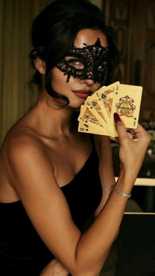 Карты и корона