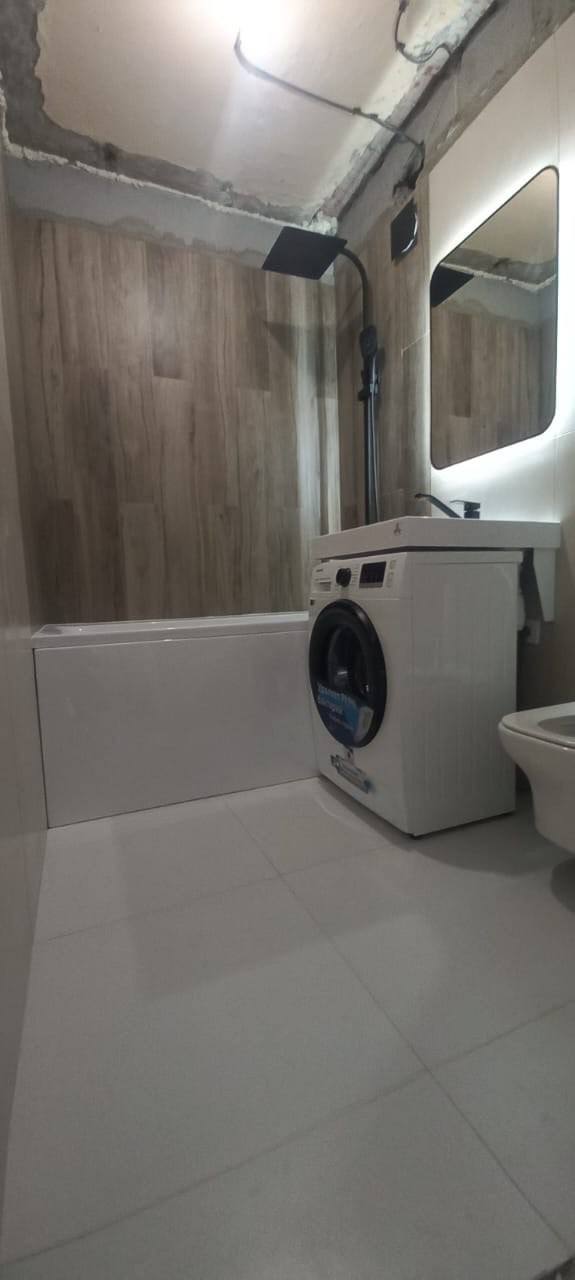 Ванная комната (ул. Театральная д. 13). Ремонт санузла, туалета, ванной под ключ в Казани. Укладка плитки