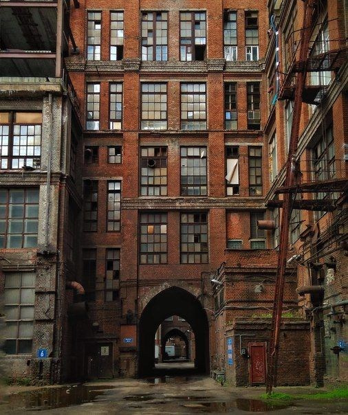 Уличная локация для фотосессии — атмосферный переулок Москвы