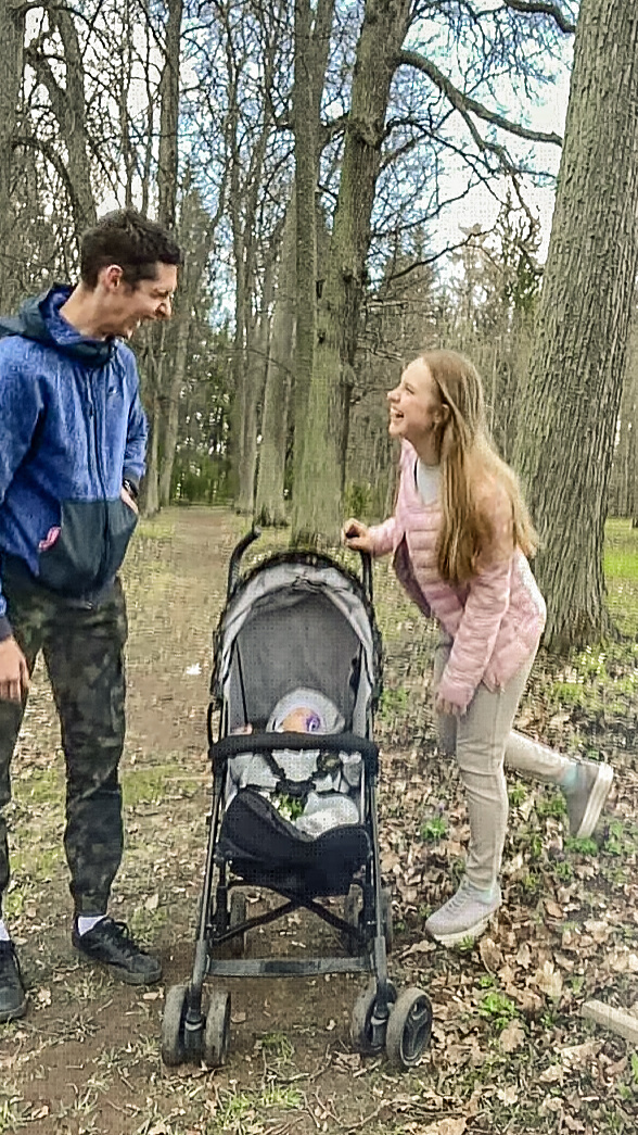 Онлайн-фотосессия: семейная фотопрогулка с Анной, Дмитрием и их детьми. Семейный и индивидуальный фотограф Life style в Санкт-Петербурге Мария