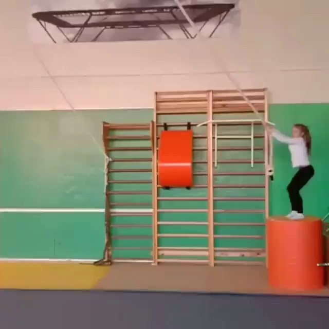 Снова в деле: прыжки, смех и цирковые трюки в нашем любимом центре! 🤸‍♂️😄