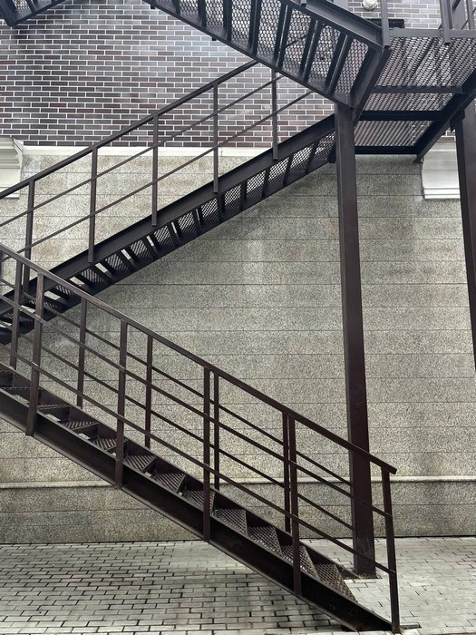 Съёмка на подземной парковке — атмосферные фото с искусственным освещением