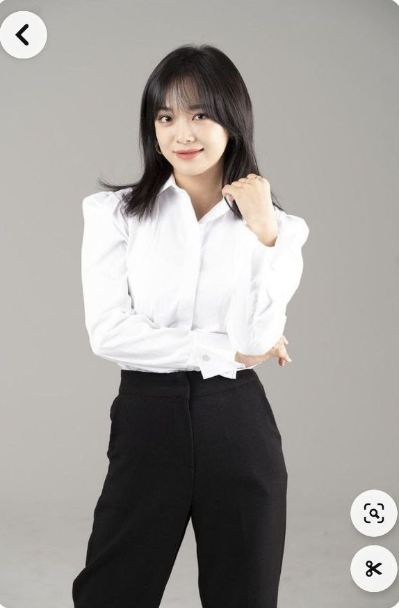 Примеры позировок для школьного альбома в старших классах. Фотограф в Шелехове, лучшие выпускные альбомы в Шелехове