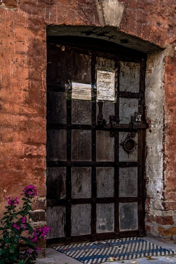 Фотосъемка у московского дома — колонны и балконы