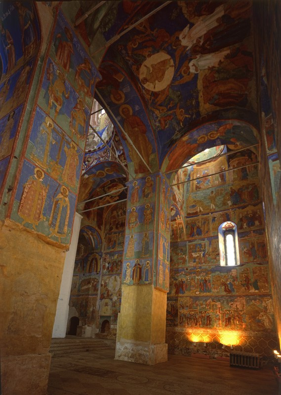 Интерьер Спасо-Преображенского собора Спасо-Ефимиева монастыря