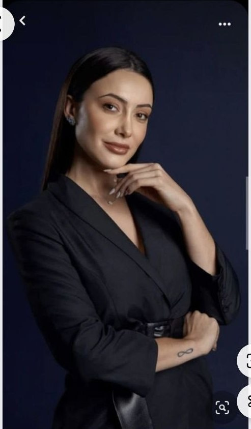 Примеры позировок для школьного альбома в старших классах. Фотограф в Шелехове, лучшие выпускные альбомы в Шелехове