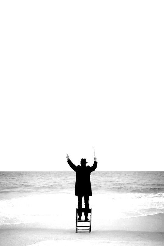 Стул в воде. Фотограф для маркетплейсов Михаил Бове