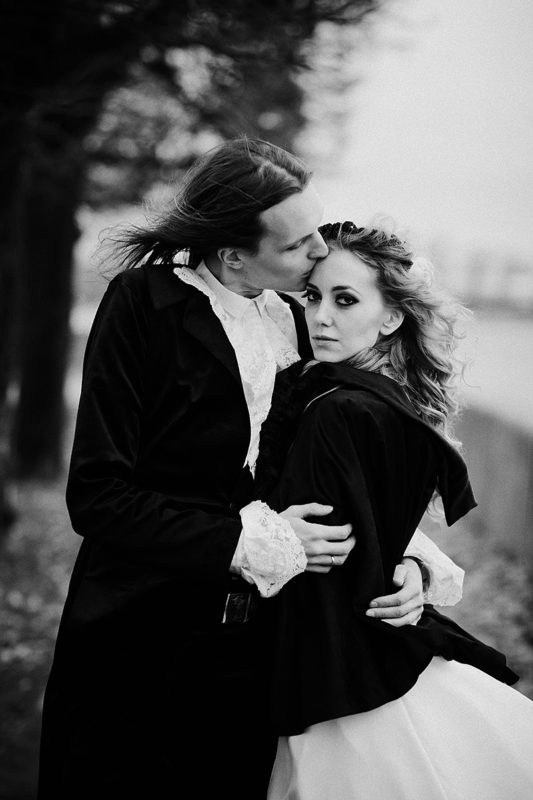 Свадебная фотосессия в стиле Готика. фотограф на свадьбу, стильные фото свадьбы, фотограф на свадьбу в спб, готическая фотосессия, правильные готы, стиль готика, готический фотограф спб, антуражная фотосессия, свадебное платье спб салон, костюм на свадьбу спб жених, платье невесты купить спб