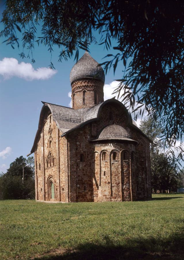 Церковь Петра и Павла в Кожевниках. 1406г. Новгород  (возле Зверина монастыря)