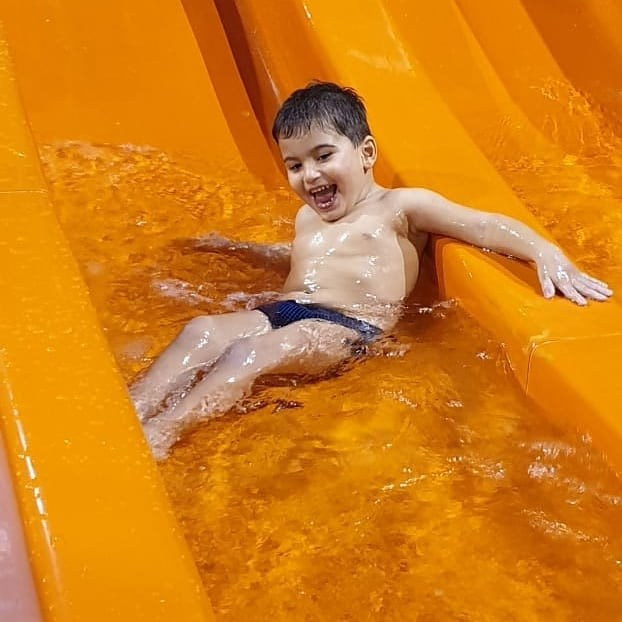 Кто самый счастливый? Тот, кто сегодня нырял, плескался и смеялся в аквапарке H2O! 🌊😄