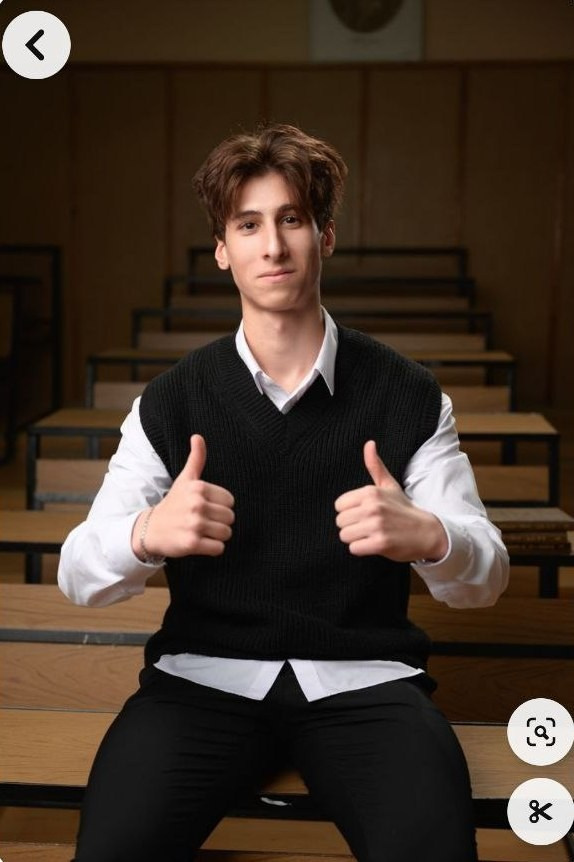 Примеры позировок для школьного альбома в старших классах. Фотограф в Шелехове, лучшие выпускные альбомы в Шелехове