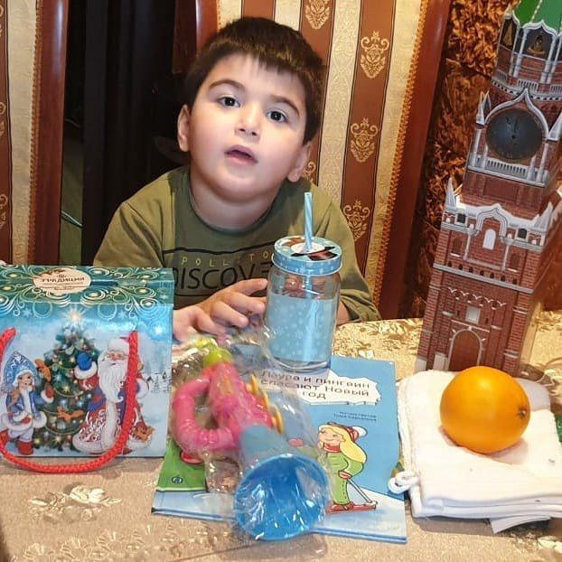 Спасибо нашим спонсорам за новогодние подарки!