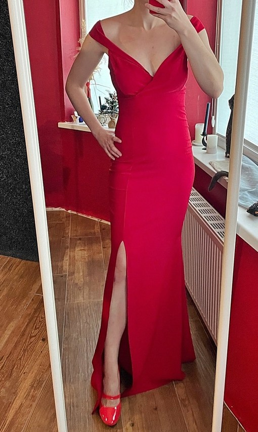 Аренда праздничных образов для фотосессии Краснодар: платье красное в пол