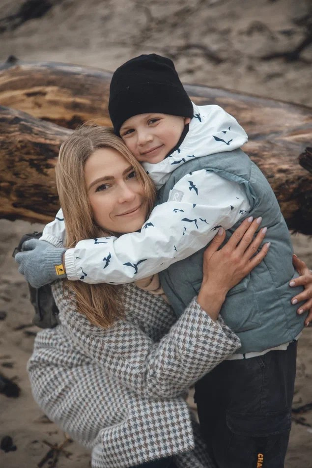 Семья в Зеленоградске / Шторм. Фотограф Калининград Илья Миллер