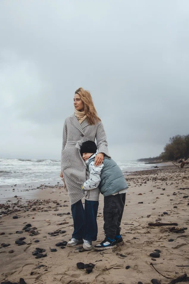 Семья в Зеленоградске / Шторм. Фотограф Калининград Илья Миллер