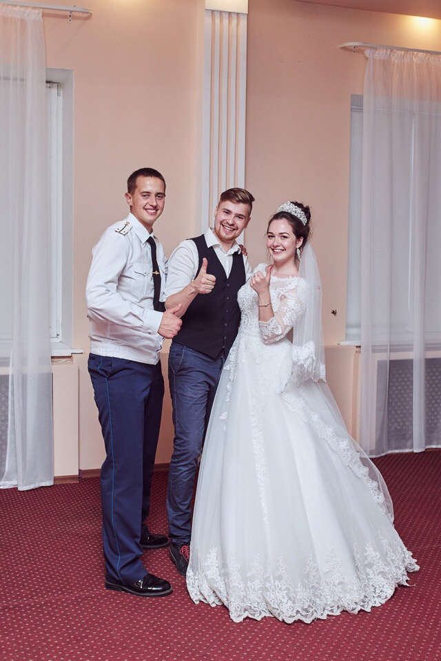 Фото с молодоженами. Илья Сергеев - Ведущий мероприятий Тверь, Москва, Россия