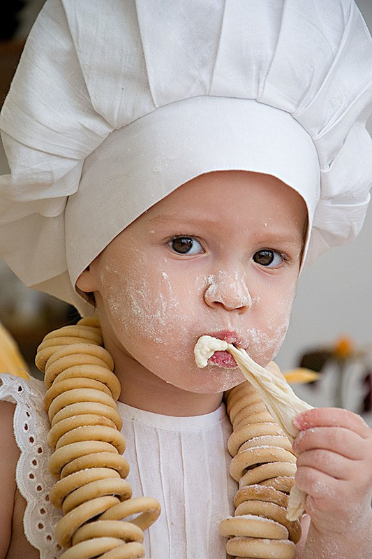 Ксения. Маленький поваренок. Fotounata.ru