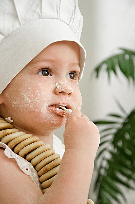 Ксения. Маленький поваренок. Fotounata.ru