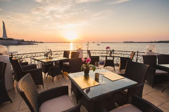 Самые красивые локации города Севастополь. Где пофотографироваться в Севастополе? Локации для фото. 1 место. Первое место. Место. Бывшее мес. Профессиональная фотосъемка в Крыму. Натуральные эмоции и живые кадры. Забронируйте дату прямо сейчас!