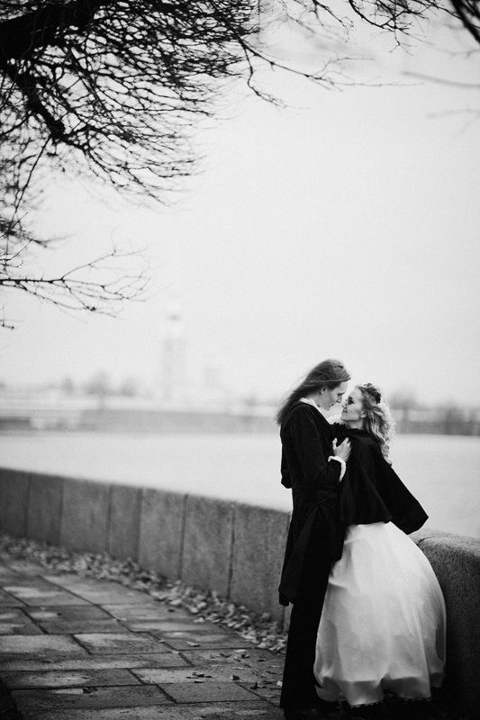 Свадебная фотосессия в стиле Готика. фотограф на свадьбу, стильные фото свадьбы, фотограф на свадьбу в спб, готическая фотосессия, правильные готы, стиль готика, готический фотограф спб, антуражная фотосессия, свадебное платье спб салон, костюм на свадьбу спб жених, платье невесты купить спб