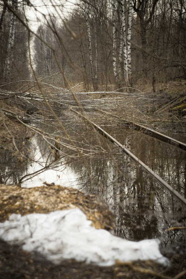 Фотосессия в заброшенном здании Москвы — кинематографичные кадры в стиле урбан-эксплоринг