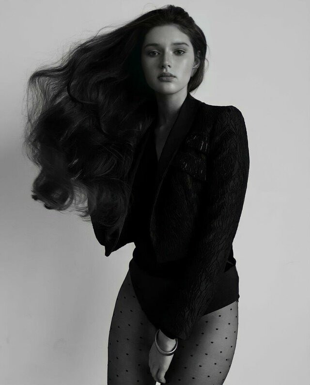 Марина Родина 89663156985 1800 в час. Скромница. Фотограф Вадим Тренин — аналоговая ретрофотосъемка, танго-фотография,