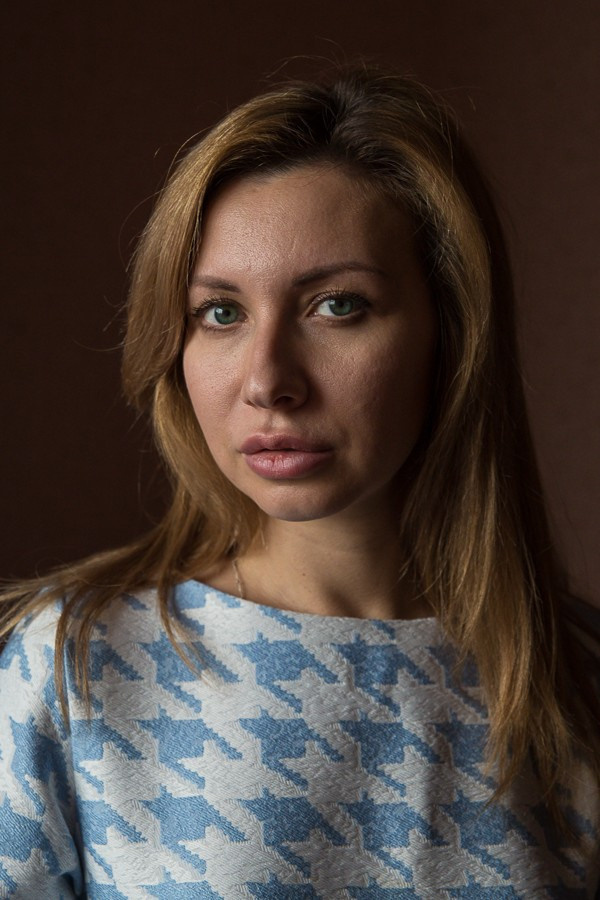 Простые портреты с естественным светом в интерьере. Семейный и школьный фотограф в Москве Анна Ткач