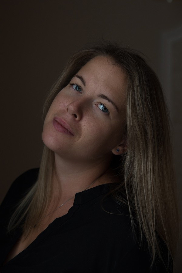 Простые портреты с естественным светом в интерьере. Семейный и школьный фотограф в Москве Анна Ткач