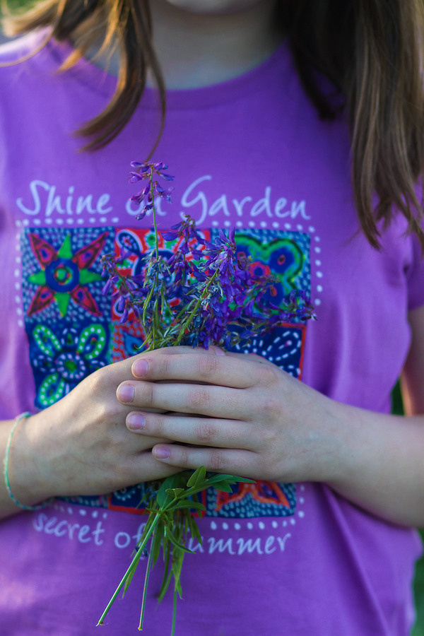 Портретная фотосессия для девочки летом в поле. Семейный и школьный фотограф в Москве Анна Ткач