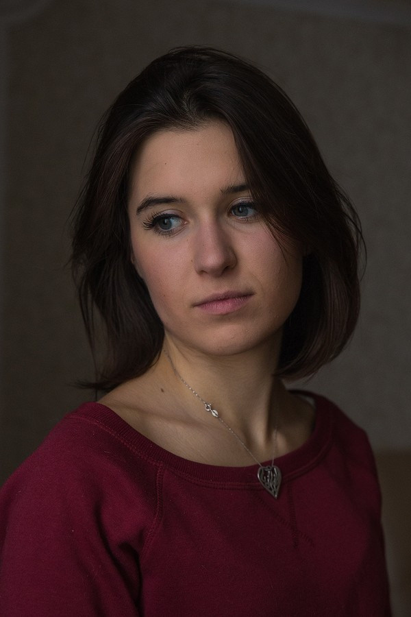 Простые портреты с естественным светом в интерьере. Семейный и школьный фотограф в Москве Анна Ткач