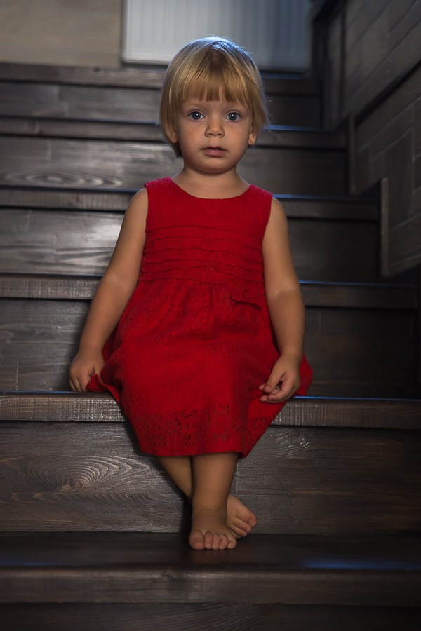 Домашняя портретная фотосессия для девочки трех лет. Семейный и школьный фотограф в Москве Анна Ткач
