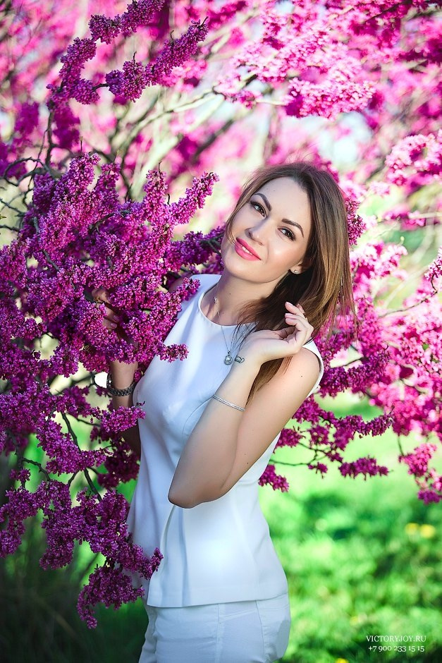 Женский портрет на природе в Сочи. Профессиональный фотограф в Сочи Виктория Джой. Обучение
