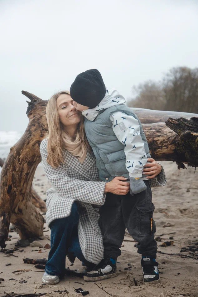 Семья в Зеленоградске / Шторм. Фотограф Калининград Илья Миллер