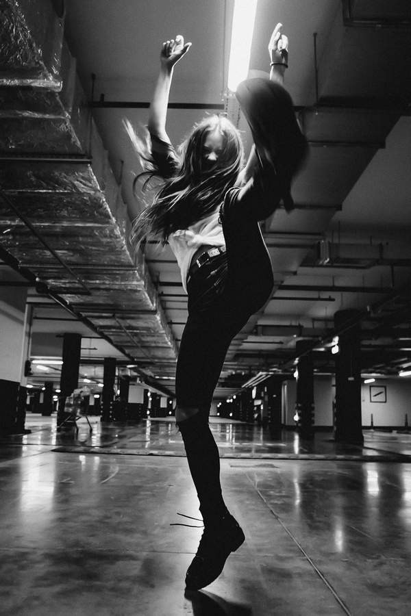 Фотосессия на московской парковке — урбанистические портреты в бетонных конструкциях