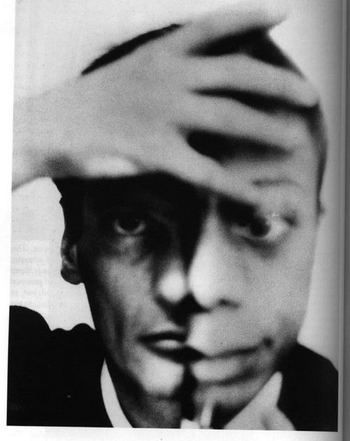 Ричард Аведон (1923-2004) — американский фотограф, мастер модной и портретной фотографии, чьи работы оказали значительное влияние на индустрию моды, искусство и культуру.