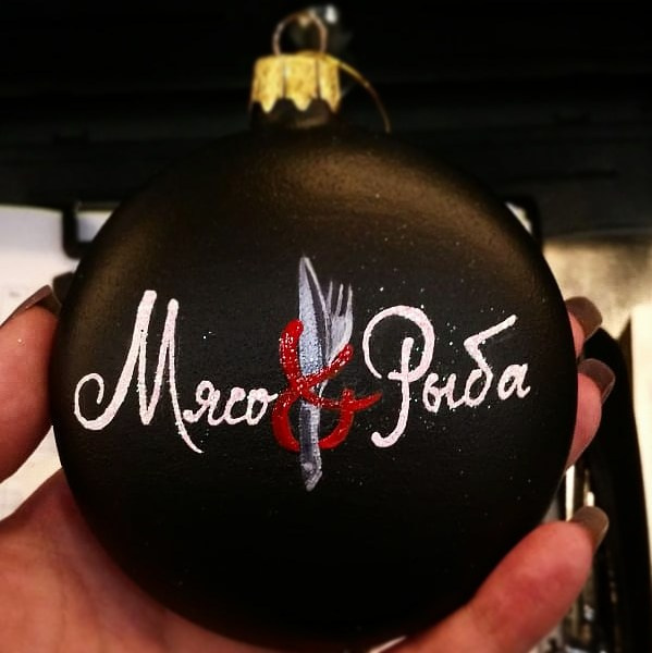 Художественная ручная роспись елочных шаров, корпоративные подарки и восковые аромасвечи