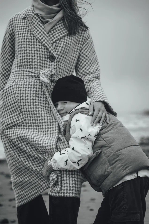 Семья в Зеленоградске / Шторм. Фотограф Калининград Илья Миллер