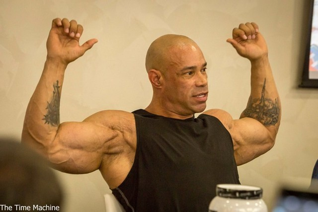 ЗНАМЕНИТОСТИ. Фотограф для маркетплейсов Михаил Бове