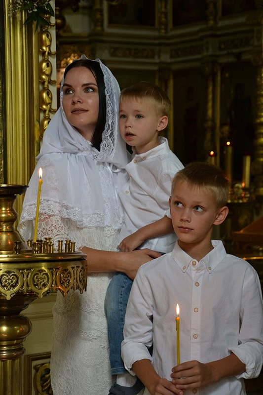Посещение церкви. Дети. Fotounata.ru