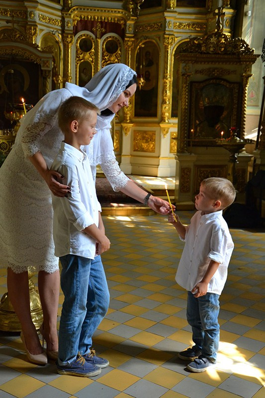 Посещение церкви. Дети. Fotounata.ru