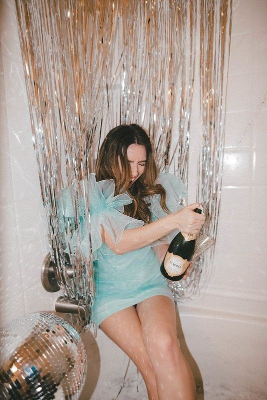 Тренды новогодних съемок 2025. Фотограф в Екатеринбурге Артём Зайнетдинов