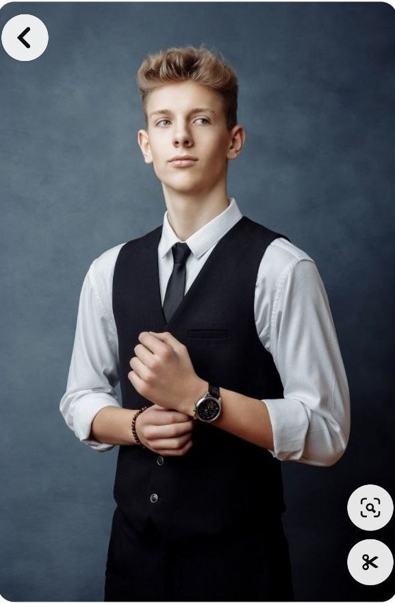 Примеры позировок для школьного альбома в старших классах. Фотограф в Шелехове, лучшие выпускные альбомы в Шелехове